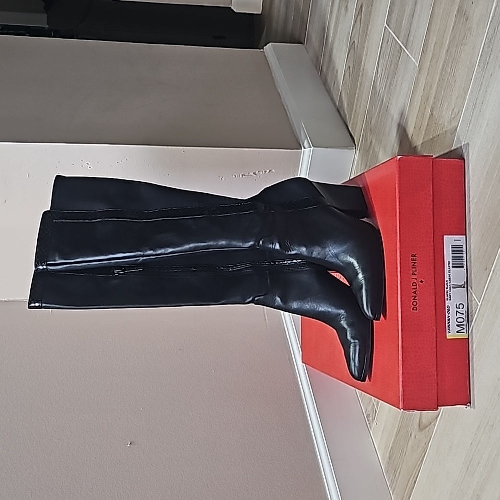 Donald Pliner Vannah Boots